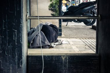 Tel Aviv, İsrail, 13 Ocak 2026 Tel Aviv sokak görüşü, devam eden bölgesel çatışmaların arka planına karşı modern mimari ve şehir hayatının eşsiz bir karışımını ortaya koyuyor..