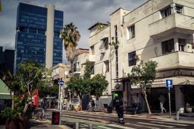 Tel Aviv, İsrail, 19 Ocak 2026 Florentin Mahallesi, şehrin eşsiz mimari mirasını betimliyor. Tarihi Bauhaus 'tan modern konut tasarımlarına kadar uzanan bu yapılar.