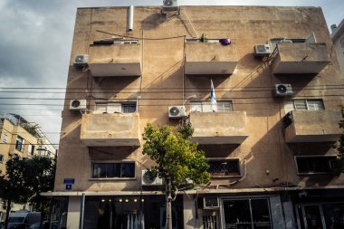 Tel Aviv, İsrail, 19 Ocak 2026 Florentin Mahallesi, şehrin eşsiz mimari mirasını betimliyor. Tarihi Bauhaus 'tan modern konut tasarımlarına kadar uzanan bu yapılar.