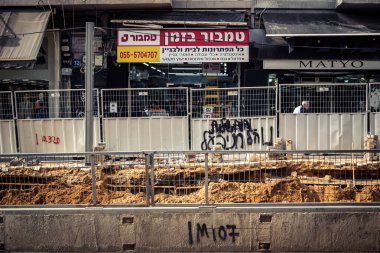 Tel Aviv, İsrail, 19 Ocak 2026 Florentin Mahallesi, şehrin eşsiz mimari mirasını betimliyor. Tarihi Bauhaus 'tan modern konut tasarımlarına kadar uzanan bu yapılar.