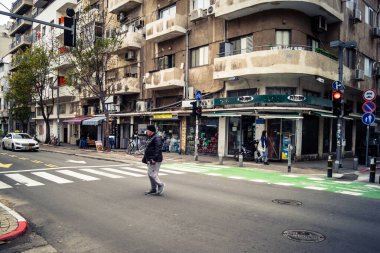 Tel Aviv, İsrail, 19 Ocak 2026 Floransa bölgesinde gezintiye çıkmış, tarihi Bauhaus binalarından modern konutlara kadar uzanan eşsiz mimari mirasıyla tanınmış..