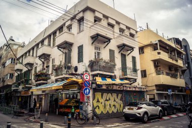 Tel Aviv, İsrail, 19 Ocak 2026 Florentin Mahallesi, şehrin eşsiz mimari mirasını betimliyor. Tarihi Bauhaus 'tan modern konut tasarımlarına kadar uzanan bu yapılar.