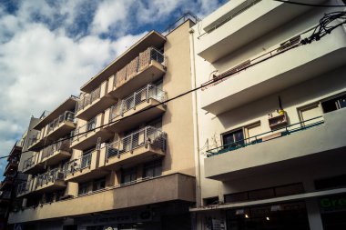 Tel Aviv, İsrail, 19 Ocak 2026 Florentin Mahallesi, şehrin eşsiz mimari mirasını betimliyor. Tarihi Bauhaus 'tan modern konut tasarımlarına kadar uzanan bu yapılar.