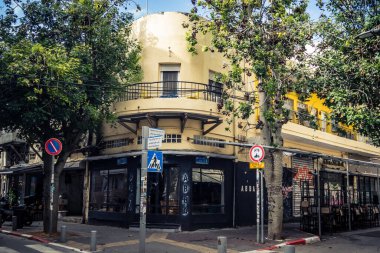 Tel Aviv, İsrail, 19 Ocak 2026 Florentin Mahallesi, şehrin eşsiz mimari mirasını betimliyor. Tarihi Bauhaus 'tan modern konut tasarımlarına kadar uzanan bu yapılar.
