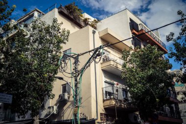 Tel Aviv, İsrail, 19 Ocak 2026 Florentin Mahallesi, şehrin eşsiz mimari mirasını betimliyor. Tarihi Bauhaus 'tan modern konut tasarımlarına kadar uzanan bu yapılar.