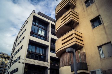 Tel Aviv, İsrail, 19 Ocak 2026 Florentin Mahallesi, şehrin eşsiz mimari mirasını betimliyor. Tarihi Bauhaus 'tan modern konut tasarımlarına kadar uzanan bu yapılar.