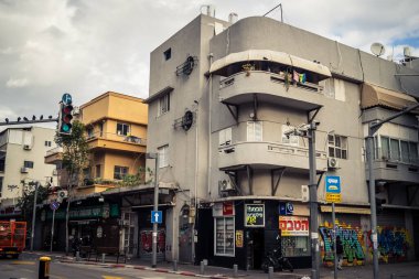 Tel Aviv, İsrail, 19 Ocak 2026 Florentin Mahallesi, şehrin eşsiz mimari mirasını betimliyor. Tarihi Bauhaus 'tan modern konut tasarımlarına kadar uzanan bu yapılar.