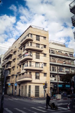 Tel Aviv, İsrail, 19 Ocak 2026 Florentin Mahallesi, şehrin eşsiz mimari mirasını betimliyor. Tarihi Bauhaus 'tan modern konut tasarımlarına kadar uzanan bu yapılar.