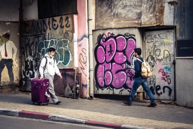 Tel Aviv, İsrail, 19 Ocak 2026 Floransa bölgesinde gezintiye çıkmış, tarihi Bauhaus binalarından modern konutlara kadar uzanan eşsiz mimari mirasıyla tanınmış..