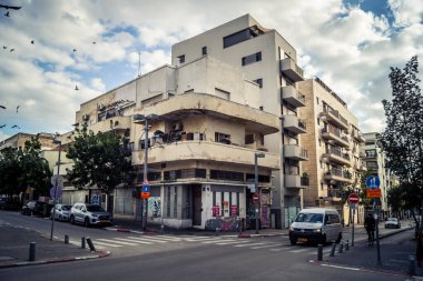 Tel Aviv, İsrail, 19 Ocak 2026 Florentin Mahallesi, şehrin eşsiz mimari mirasını betimliyor. Tarihi Bauhaus 'tan modern konut tasarımlarına kadar uzanan bu yapılar.