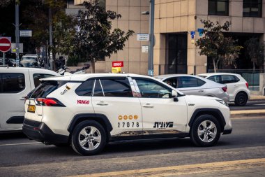 Tel Aviv, İsrail, 19 Ocak 2026 Tel Aviv şehir merkezindeki yoğun caddelerde ilerlerken, devam eden bölgesel çatışmalara ve artan güvenlik gerilimlerine rağmen kentin hareketliliğini ve akışını sürdürüyor..