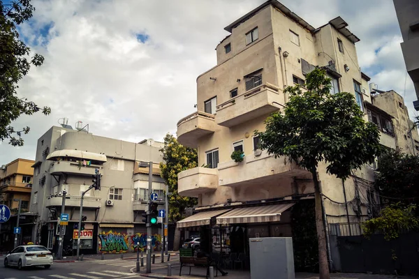 Tel Aviv, İsrail, 19 Ocak 2026 Florentin Mahallesi, şehrin eşsiz mimari mirasını betimliyor. Tarihi Bauhaus 'tan modern konut tasarımlarına kadar uzanan bu yapılar.