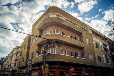 Tel Aviv, İsrail, 19 Ocak 2026 Florentin Mahallesi, şehrin eşsiz mimari mirasını betimliyor. Tarihi Bauhaus 'tan modern konut tasarımlarına kadar uzanan bu yapılar.