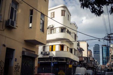 Tel Aviv, İsrail, 19 Ocak 2026 Florentin Mahallesi, şehrin eşsiz mimari mirasını betimliyor. Tarihi Bauhaus 'tan modern konut tasarımlarına kadar uzanan bu yapılar.
