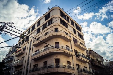 Tel Aviv, İsrail, 19 Ocak 2026 Florentin Mahallesi, şehrin eşsiz mimari mirasını betimliyor. Tarihi Bauhaus 'tan modern konut tasarımlarına kadar uzanan bu yapılar.