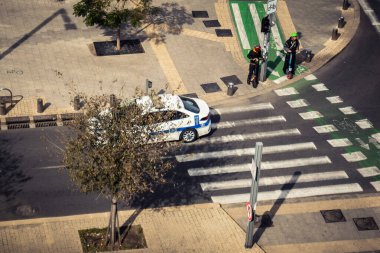 Tel Aviv, İsrail, 21 Ocak 2026 İsrail polis arabası Tel Aviv sokaklarında devriye geziyor..