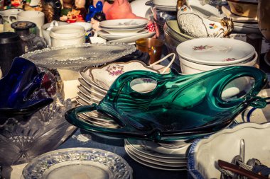 Tel Aviv, İsrail, 23 Ocak 2026 Shuk Hapishpishim bit pazarının genel görünümü. Tedarikçiler, kentin çok kültürlü yapısını yansıtan çeşitli antikalar, eski eşyalar ve yerel el sanatları sergiliyorlar..