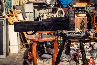 Tel Aviv, İsrail, 23 Ocak 2026 Shuk Hapishpishim bit pazarının genel görünümü. Tedarikçiler, kentin çok kültürlü yapısını yansıtan çeşitli antikalar, eski eşyalar ve yerel el sanatları sergiliyorlar..