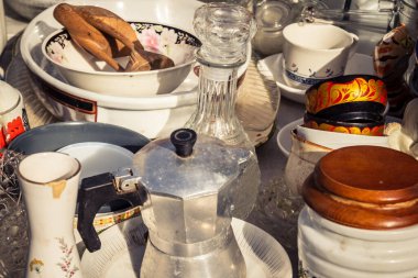 Tel Aviv, İsrail, 23 Ocak 2026 Shuk Hapishpishim bit pazarının genel görünümü. Tedarikçiler, kentin çok kültürlü yapısını yansıtan çeşitli antikalar, eski eşyalar ve yerel el sanatları sergiliyorlar..