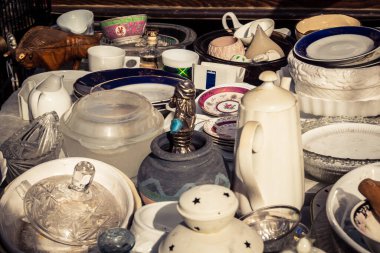 Tel Aviv, İsrail, 23 Ocak 2026 Shuk Hapishpishim bit pazarının genel görünümü. Tedarikçiler, kentin çok kültürlü yapısını yansıtan çeşitli antikalar, eski eşyalar ve yerel el sanatları sergiliyorlar..