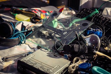 Tel Aviv, İsrail, 23 Ocak 2026 Shuk Hapishpishim bit pazarının genel görünümü. Tedarikçiler, kentin çok kültürlü yapısını yansıtan çeşitli antikalar, eski eşyalar ve yerel el sanatları sergiliyorlar..