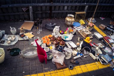 Tel Aviv, İsrail, 23 Ocak 2026 Shuk Hapishpishim bit pazarının genel görünümü. Tedarikçiler, kentin çok kültürlü yapısını yansıtan çeşitli antikalar, eski eşyalar ve yerel el sanatları sergiliyorlar..