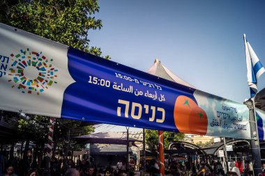 Tel Aviv, İsrail, 23 Ocak 2026 Shuk Hapishpishim bit pazarının genel görünümü. Tedarikçiler, kentin çok kültürlü yapısını yansıtan çeşitli antikalar, eski eşyalar ve yerel el sanatları sergiliyorlar..