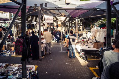 Tel Aviv, İsrail, 23 Ocak 2026 Shuk Hapishpishim bit pazarının genel görünümü. Tedarikçiler, kentin çok kültürlü yapısını yansıtan çeşitli antikalar, eski eşyalar ve yerel el sanatları sergiliyorlar..
