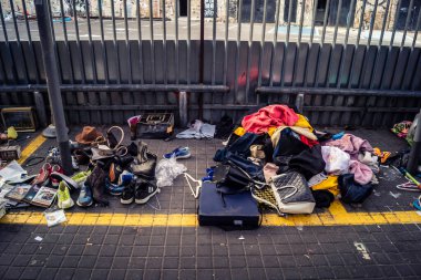 Tel Aviv, İsrail, 23 Ocak 2026 Shuk Hapishpishim bit pazarının genel görünümü. Tedarikçiler, kentin çok kültürlü yapısını yansıtan çeşitli antikalar, eski eşyalar ve yerel el sanatları sergiliyorlar..