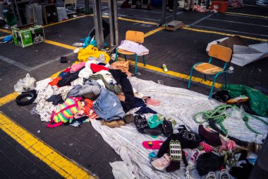 Tel Aviv, İsrail, 23 Ocak 2026 Shuk Hapishpishim bit pazarının genel görünümü. Tedarikçiler, kentin çok kültürlü yapısını yansıtan çeşitli antikalar, eski eşyalar ve yerel el sanatları sergiliyorlar..