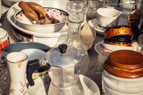 Tel Aviv, İsrail, 23 Ocak 2026 Shuk Hapishpishim bit pazarının genel görünümü. Tedarikçiler, kentin çok kültürlü yapısını yansıtan çeşitli antikalar, eski eşyalar ve yerel el sanatları sergiliyorlar..