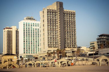 Tel Aviv, İsrail, 25 Ocak 2026 Tel Aviv 'deki beyaz kumsal ve altyapı. Bu sahil, Tel Aviv sakinlerinin fiziksel aktiviteleri ve rahatlaması için gerekli bir huzur cenneti olmaya devam ediyor..