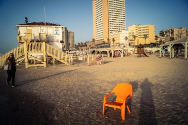 Tel Aviv, İsrail, 25 Ocak 2026 Tel Aviv 'deki beyaz kumsal ve altyapı. Bu sahil, Tel Aviv sakinlerinin fiziksel aktiviteleri ve rahatlaması için gerekli bir huzur cenneti olmaya devam ediyor..