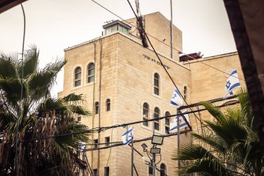 Hebron, Batı Şeria, 29 Ocak 2026 Dikenli tel ve mühürlü kapılar İsrail 'in El Halil' deki askeri işgalini zorunlu kılıyor. H2 sektöründeki güvenlik bariyerleri tarihi merkezi hayalet kasabaya çevirdi..