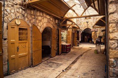 Hebron, Batı Şeria, 29 Ocak 2026 Mühürlü Kapılar Eski Şehir çorbasının yanında. Askeri kısıtlamalar ve kapatmalar yerel işletmeleri kapatmaya zorladı ve tarihi pazarı boş bıraktı.