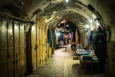 Hebron, Batı Şeria, 29 Ocak 2026 Mühürlü Kapılar Eski Şehir çorbasının yanında. Askeri kısıtlamalar ve kapatmalar yerel işletmeleri kapatmaya zorladı ve tarihi pazarı boş bıraktı.