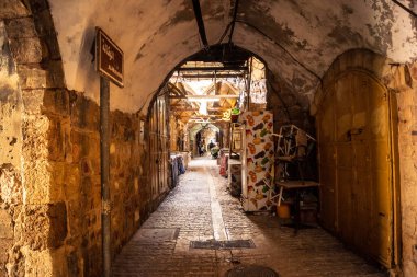 Hebron, Batı Şeria, 29 Ocak 2026 Mühürlü Kapılar Eski Şehir çorbasının yanında. Askeri kısıtlamalar ve kapatmalar yerel işletmeleri kapatmaya zorladı ve tarihi pazarı boş bıraktı.