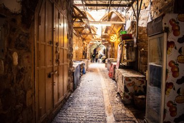 Hebron, Batı Şeria, 29 Ocak 2026 Mühürlü Kapılar Eski Şehir çorbasının yanında. Askeri kısıtlamalar ve kapatmalar yerel işletmeleri kapatmaya zorladı ve tarihi pazarı boş bıraktı.