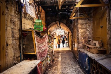 Hebron, Batı Şeria, 29 Ocak 2026 Mühürlü Kapılar Eski Şehir çorbasının yanında. Askeri kısıtlamalar ve kapatmalar yerel işletmeleri kapatmaya zorladı ve tarihi pazarı boş bıraktı.