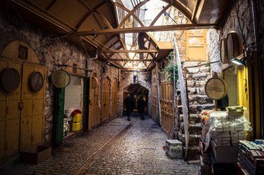 Hebron, Batı Şeria, 29 Ocak 2026 Mühürlü Kapılar Eski Şehir çorbasının yanında. Askeri kısıtlamalar ve kapatmalar yerel işletmeleri kapatmaya zorladı ve tarihi pazarı boş bıraktı.