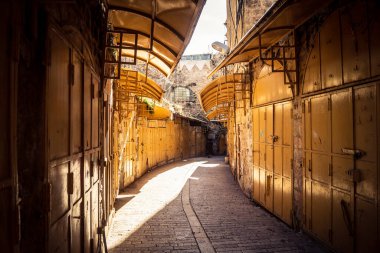 Hebron, Batı Şeria, 29 Ocak 2026 Mühürlü Kapılar Eski Şehir çorbasının yanında. Askeri kısıtlamalar ve kapatmalar yerel işletmeleri kapatmaya zorladı ve tarihi pazarı boş bıraktı.