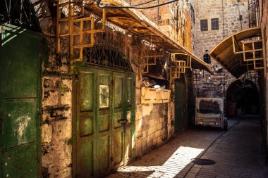 Hebron, Batı Şeria, 29 Ocak 2026 Mühürlü Kapılar Eski Şehir çorbasının yanında. Askeri kısıtlamalar ve kapatmalar yerel işletmeleri kapatmaya zorladı ve tarihi pazarı boş bıraktı.