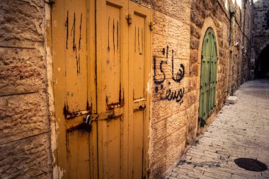 Hebron, Batı Şeria, 29 Ocak 2026 Mühürlü Kapılar Eski Şehir çorbasının yanında. Askeri kısıtlamalar ve kapatmalar yerel işletmeleri kapatmaya zorladı ve tarihi pazarı boş bıraktı.