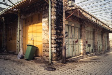 Hebron, Batı Şeria, 29 Ocak 2026 Mühürlü Kapılar Eski Şehir çorbasının yanında. Askeri kısıtlamalar ve kapatmalar yerel işletmeleri kapatmaya zorladı ve tarihi pazarı boş bıraktı.