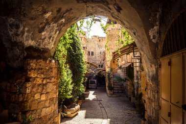 Hebron, Batı Şeria, 29 Ocak 2026 El Halil 'deki antik taş mimari ve sokak genel görünümü. Tarihi kireçtaşı binalar, asırlık tarihin sessiz tanıkları olarak duruyor..