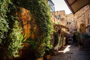 Hebron, Batı Şeria, 29 Ocak 2026 El Halil 'deki antik taş mimari ve sokak genel görünümü. Tarihi kireçtaşı binalar, asırlık tarihin sessiz tanıkları olarak duruyor..