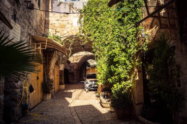 Hebron, Batı Şeria, 29 Ocak 2026 El Halil 'deki antik taş mimari ve sokak genel görünümü. Tarihi kireçtaşı binalar, asırlık tarihin sessiz tanıkları olarak duruyor..