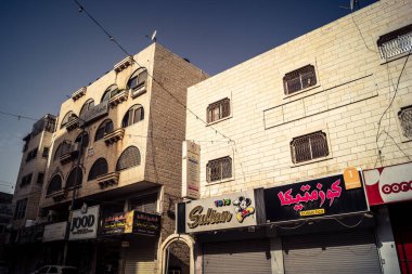 Hebron, Batı Şeria, 30 Ocak 2026 Şehir Cephesi ve Hebron şehir merkezindeki geleneksel taş binalar. Şehrin mimari manzarası ve konutlarının ayrıntılı görünümü.