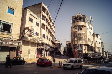 Hebron, Batı Şeria, 30 Ocak 2026 bu cuma El Halil şehrinde terk edilmiş sokaklar ve boş alışveriş bölgeleri. Dinlenme günü boyunca şehrin genel görünümü.