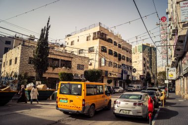 Hebron, Batı Şeria, 30 Ocak 2026 bu cuma El Halil şehrinde terk edilmiş sokaklar ve boş alışveriş bölgeleri. Dinlenme günü boyunca şehrin genel görünümü.